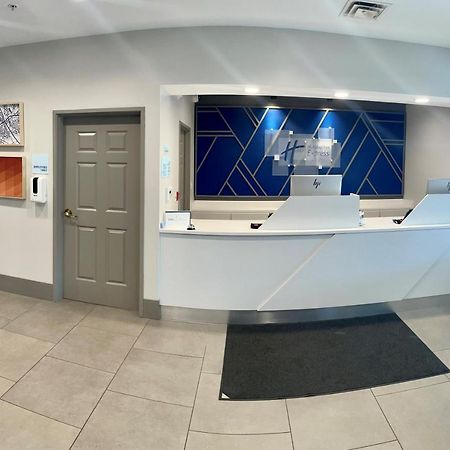 Holiday Inn Express & Suites Marquette By Ihg Екстериор снимка
