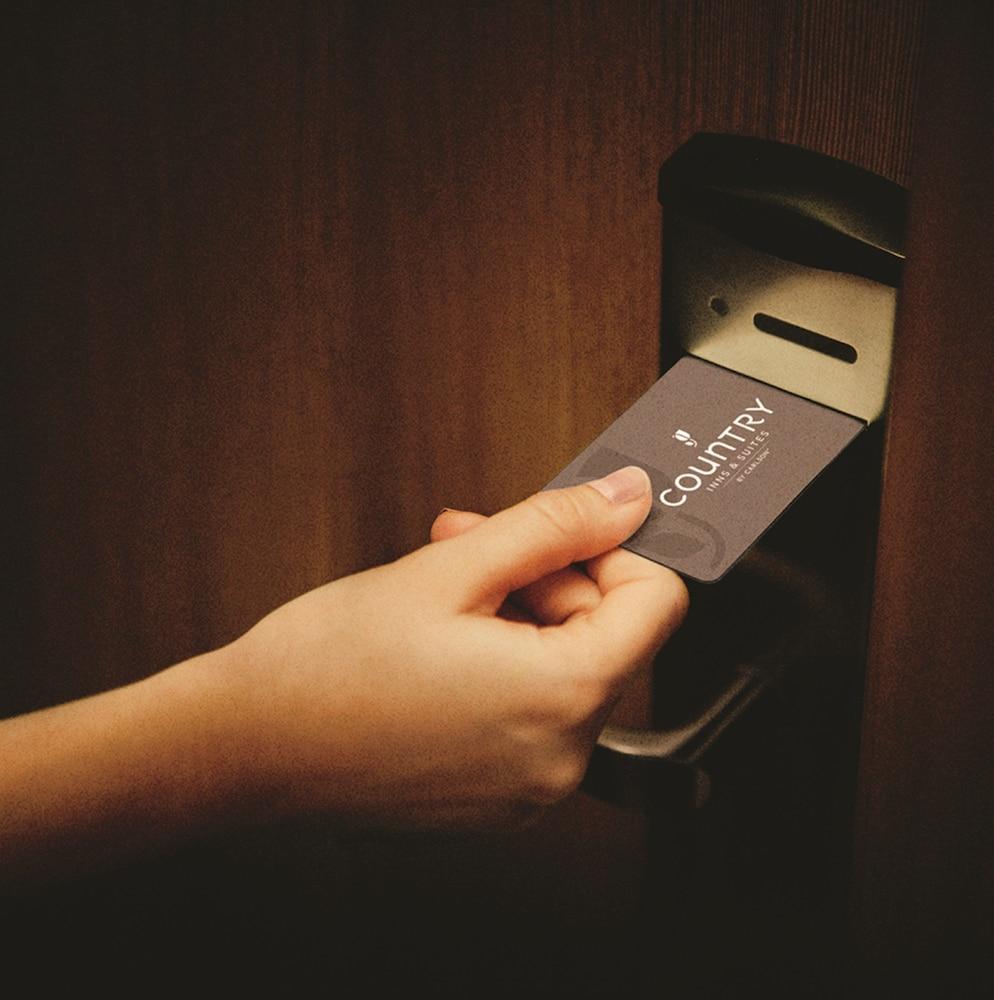Holiday Inn Express & Suites Marquette By Ihg Екстериор снимка