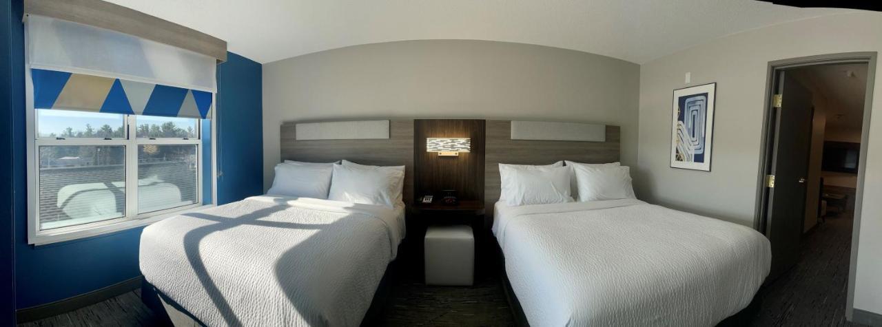 Holiday Inn Express & Suites Marquette By Ihg Екстериор снимка