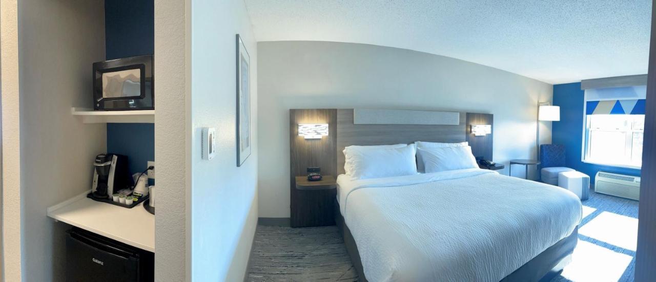 Holiday Inn Express & Suites Marquette By Ihg Екстериор снимка