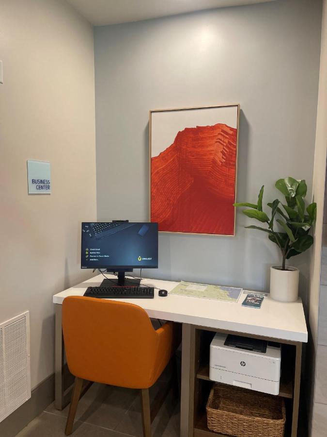 Holiday Inn Express & Suites Marquette By Ihg Екстериор снимка