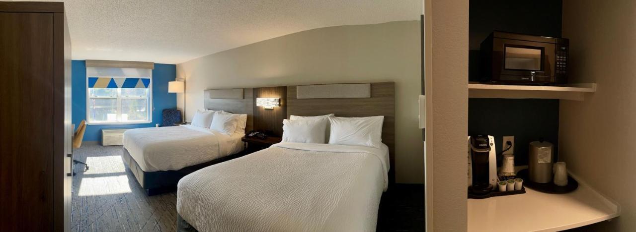 Holiday Inn Express & Suites Marquette By Ihg Екстериор снимка