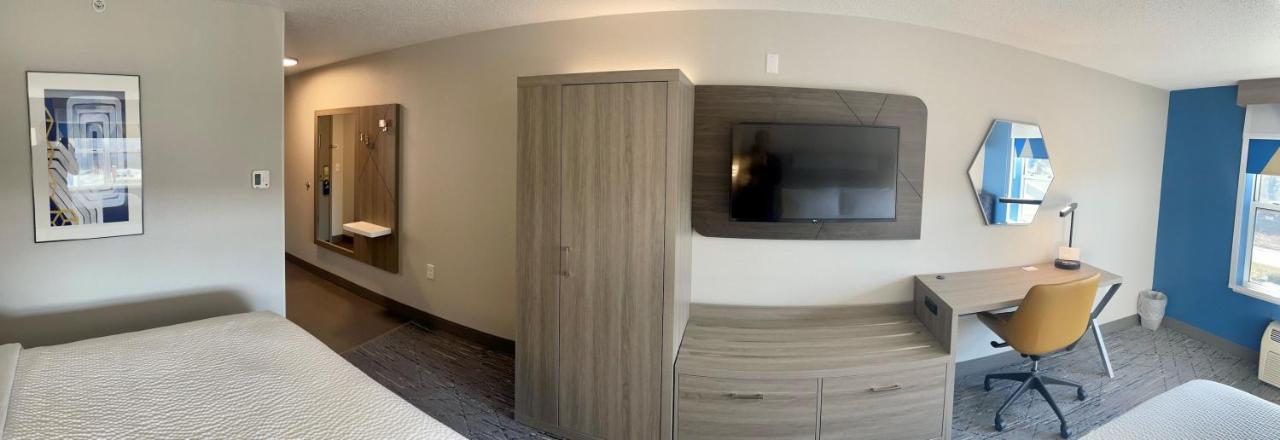 Holiday Inn Express & Suites Marquette By Ihg Екстериор снимка