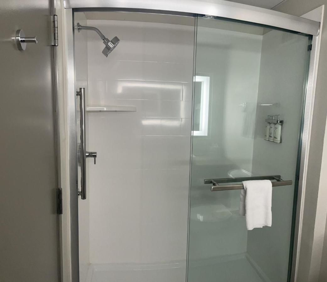 Holiday Inn Express & Suites Marquette By Ihg Екстериор снимка