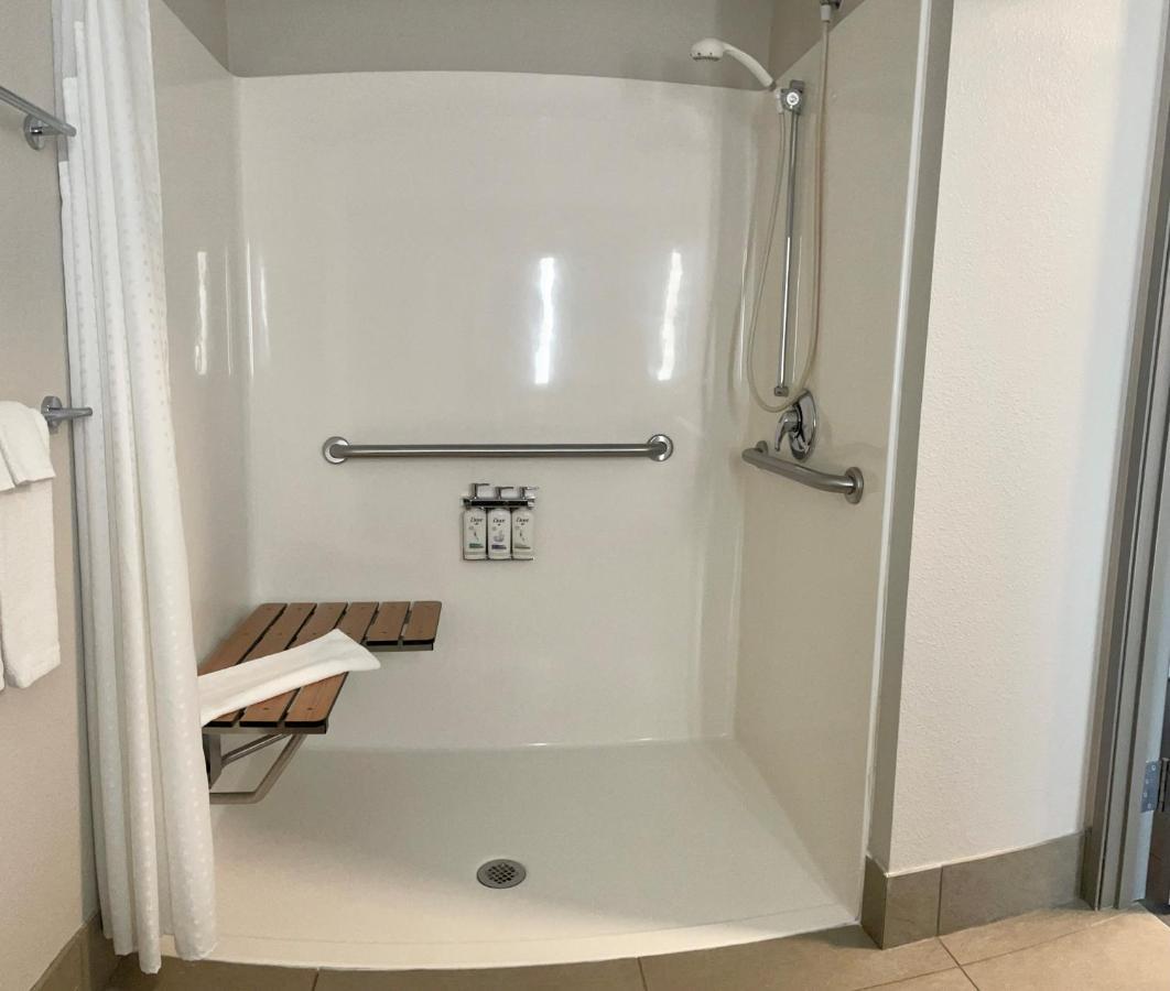 Holiday Inn Express & Suites Marquette By Ihg Екстериор снимка