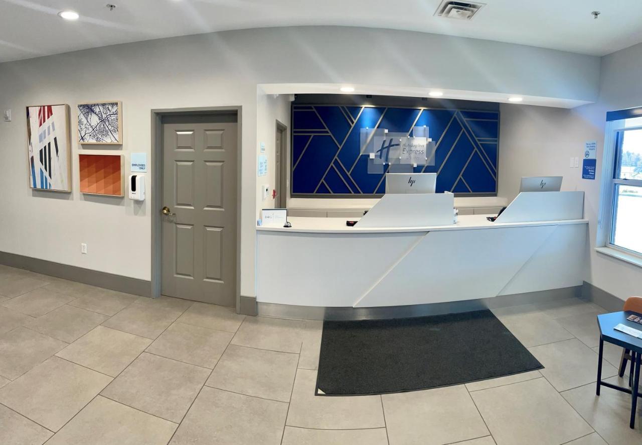 Holiday Inn Express & Suites Marquette By Ihg Екстериор снимка
