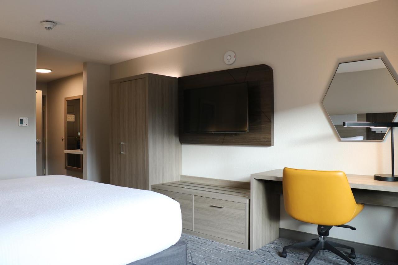 Holiday Inn Express & Suites Marquette By Ihg Екстериор снимка