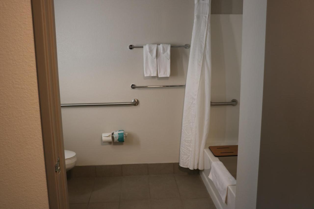 Holiday Inn Express & Suites Marquette By Ihg Екстериор снимка