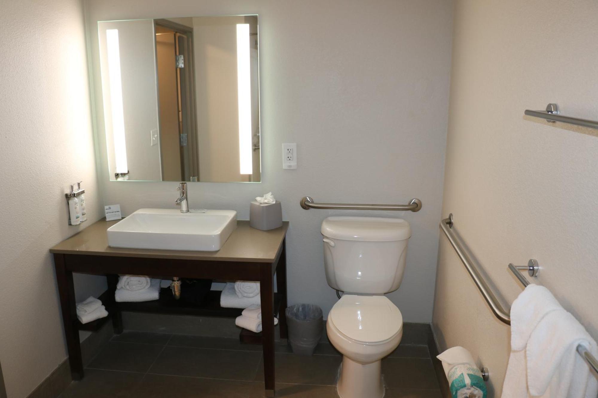 Holiday Inn Express & Suites Marquette By Ihg Екстериор снимка