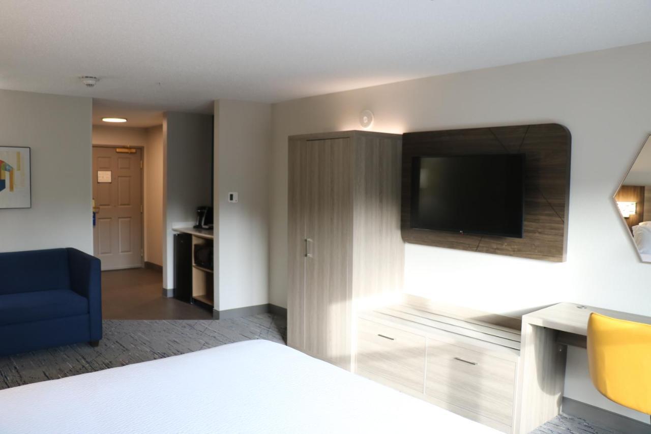 Holiday Inn Express & Suites Marquette By Ihg Екстериор снимка