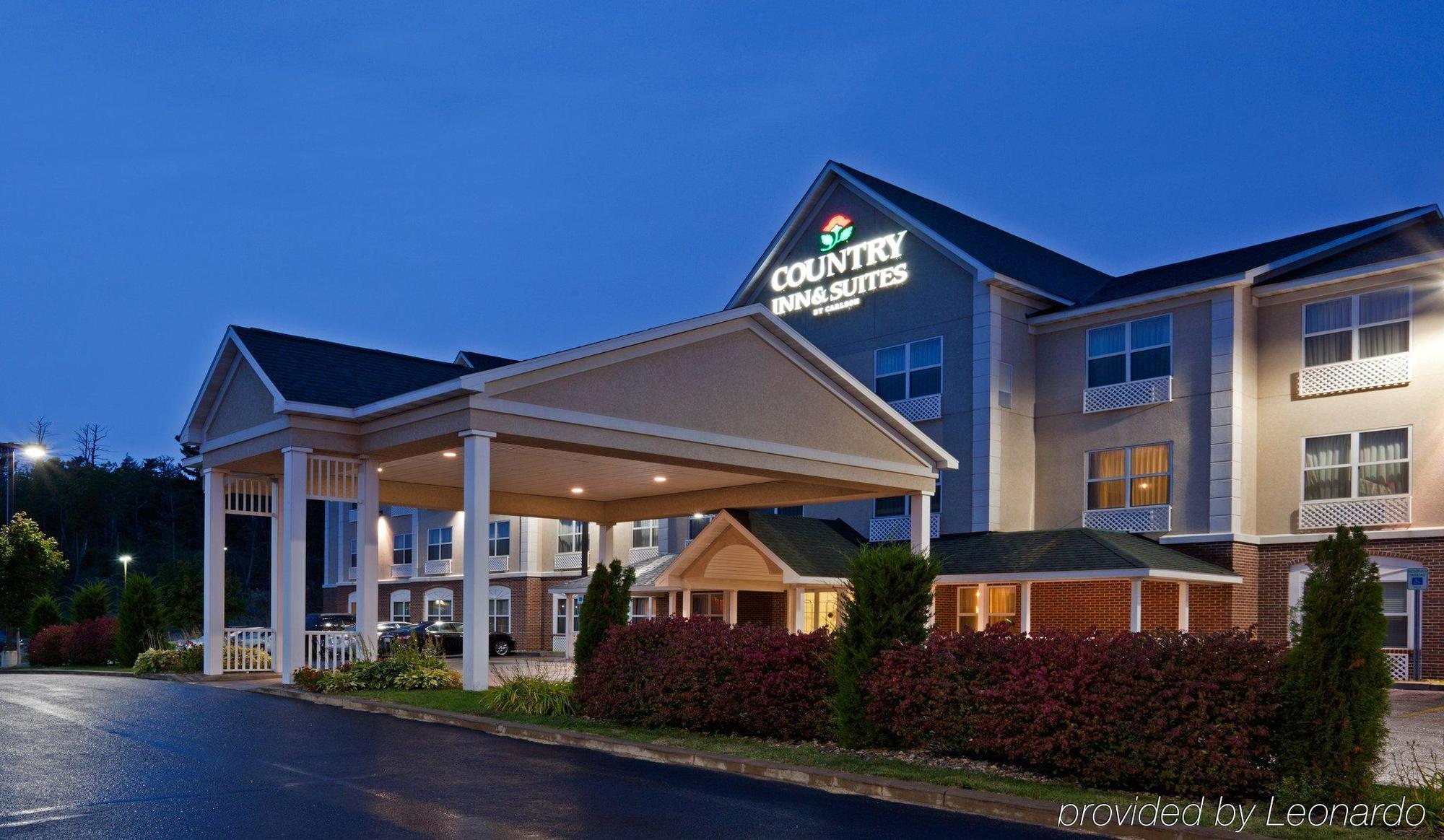 Holiday Inn Express & Suites Marquette By Ihg Екстериор снимка