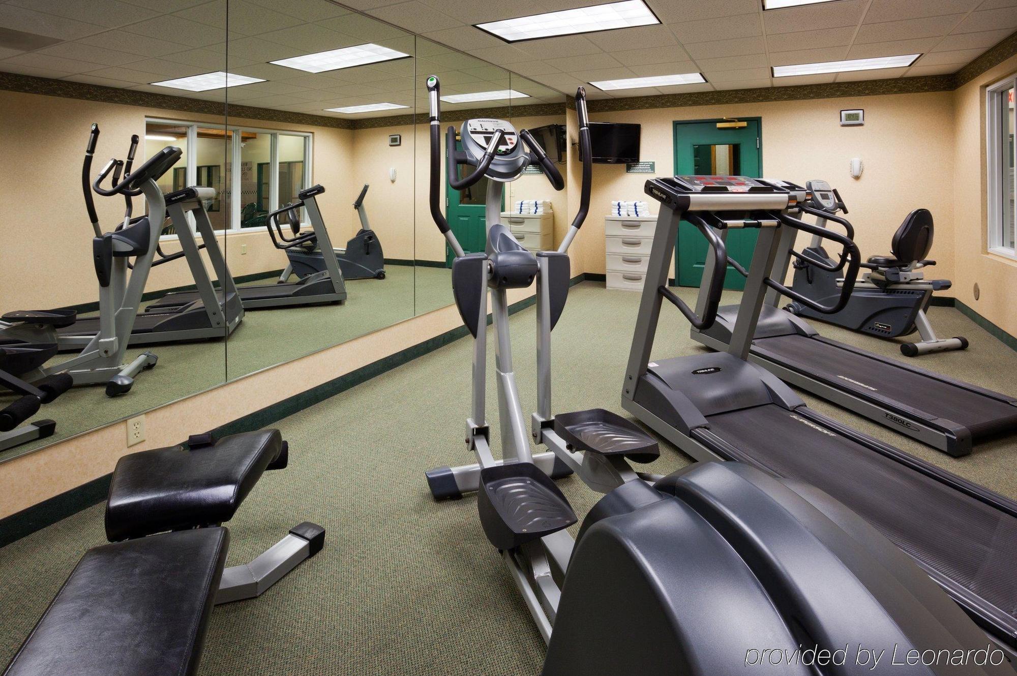 Holiday Inn Express & Suites Marquette By Ihg Екстериор снимка