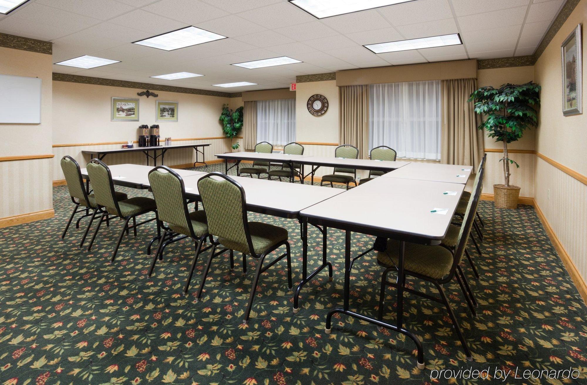 Holiday Inn Express & Suites Marquette By Ihg Екстериор снимка