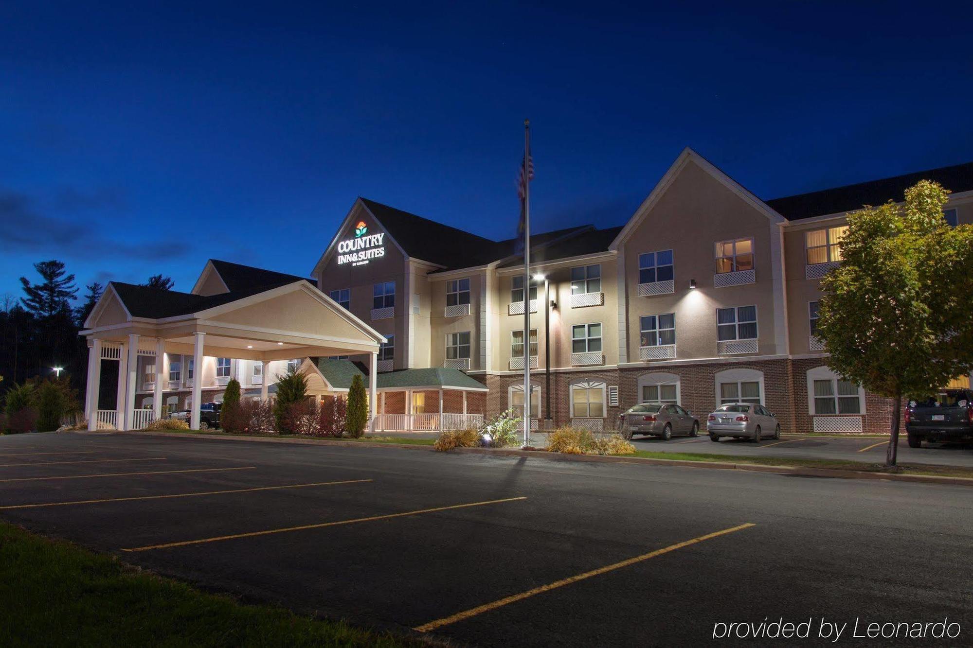 Holiday Inn Express & Suites Marquette By Ihg Екстериор снимка