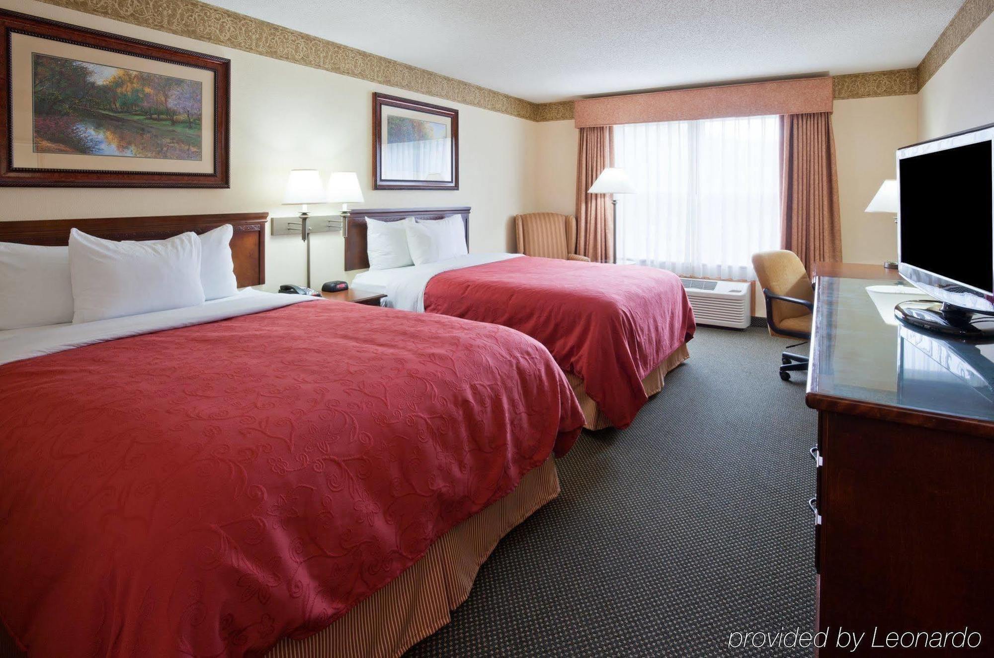 Holiday Inn Express & Suites Marquette By Ihg Екстериор снимка