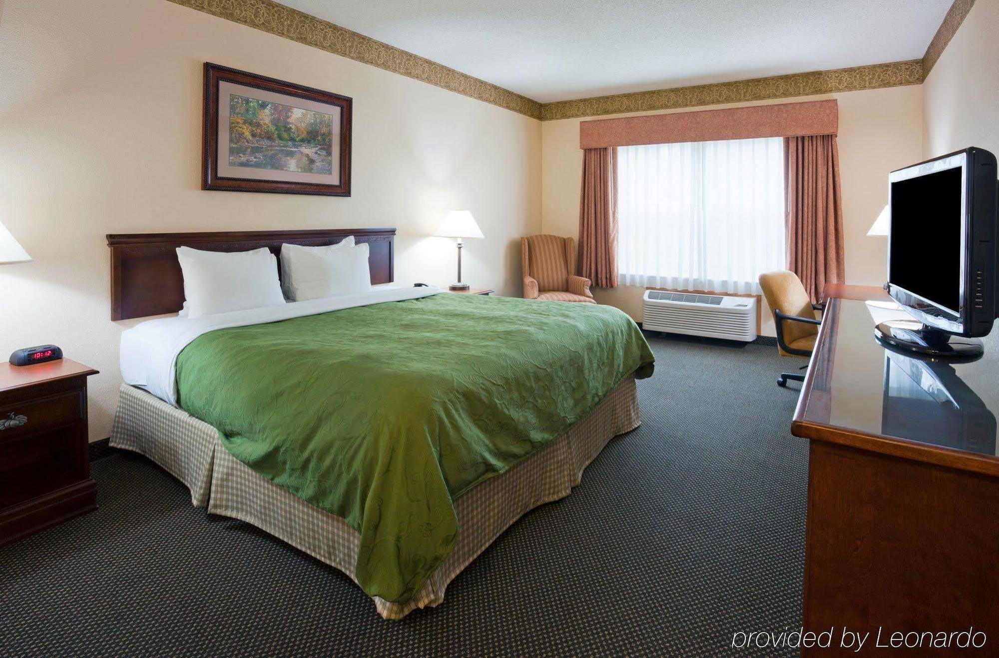 Holiday Inn Express & Suites Marquette By Ihg Екстериор снимка