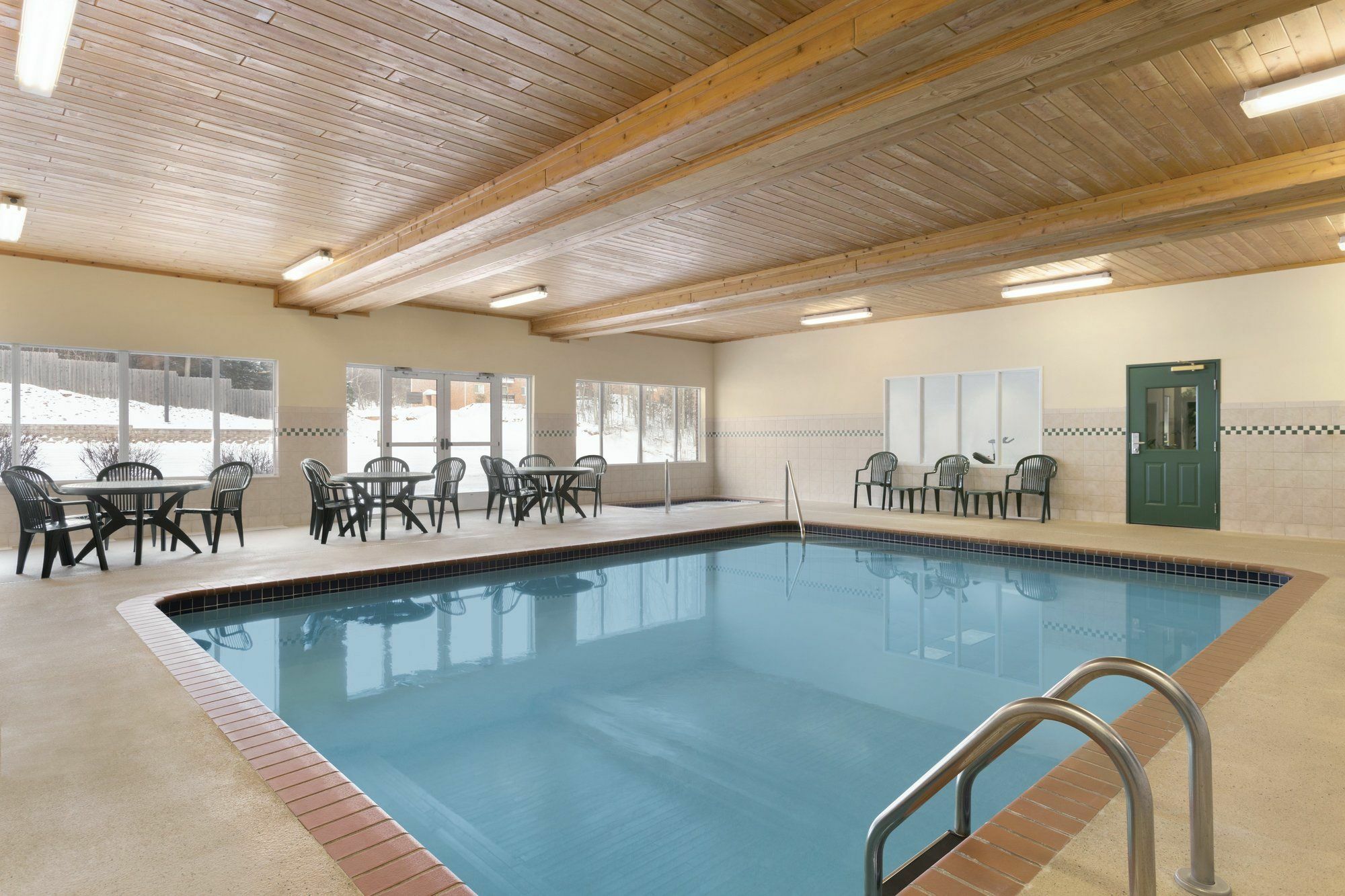 Holiday Inn Express & Suites Marquette By Ihg Екстериор снимка